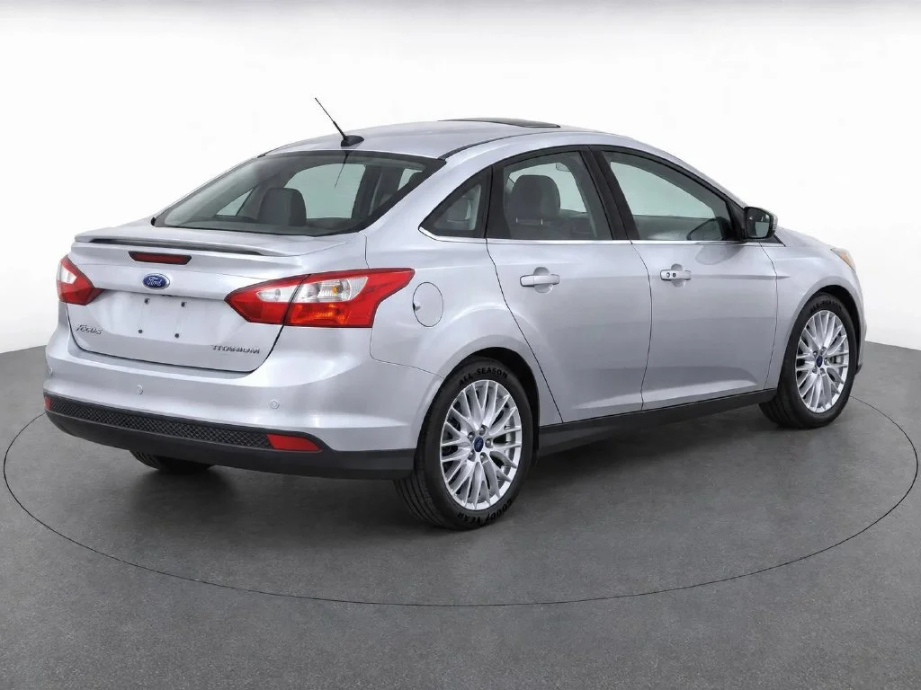 Used 2014 Silver Ford Titanium image 3