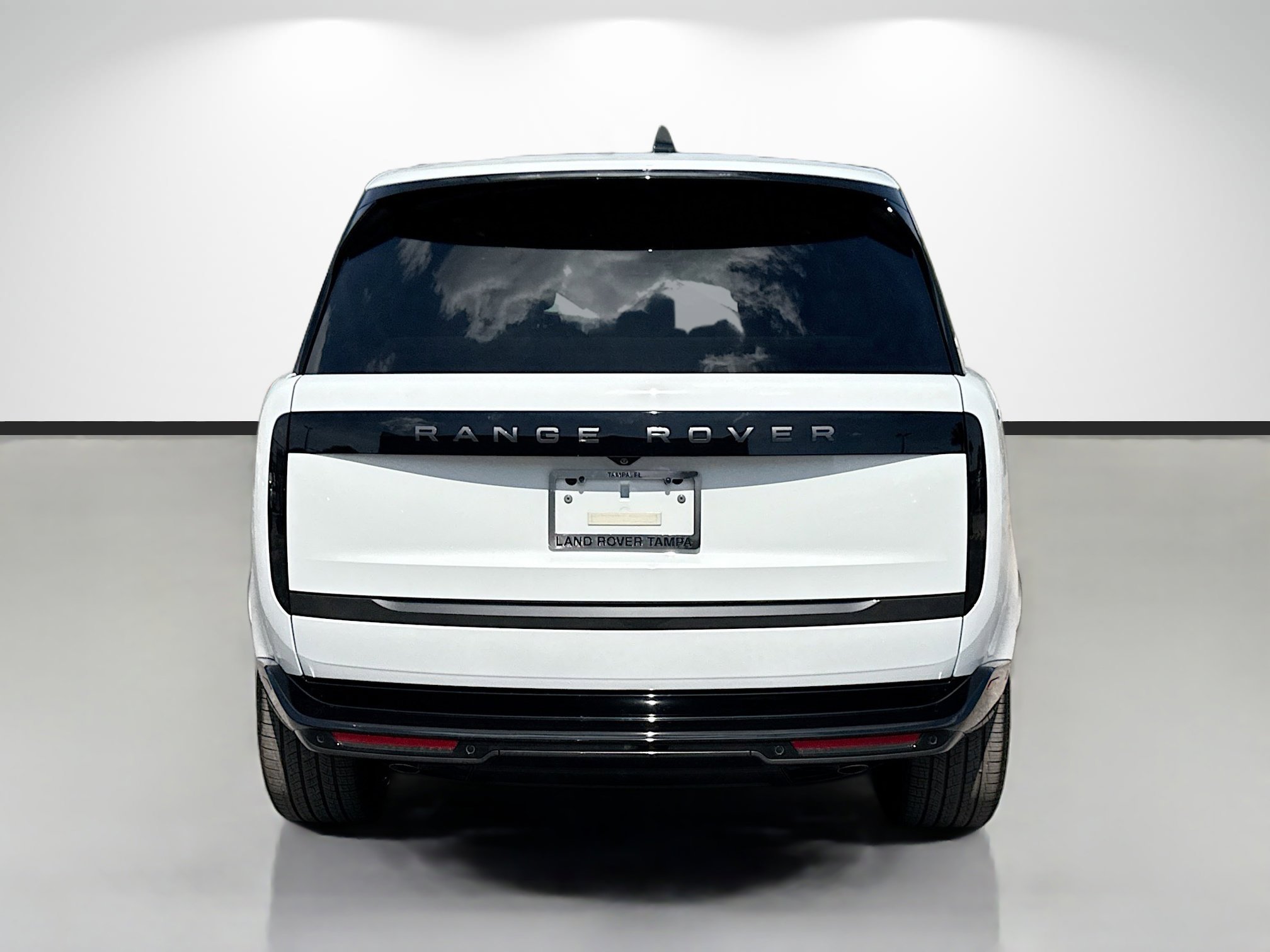 New 2026 Fuji White Land Rover SE image 4
