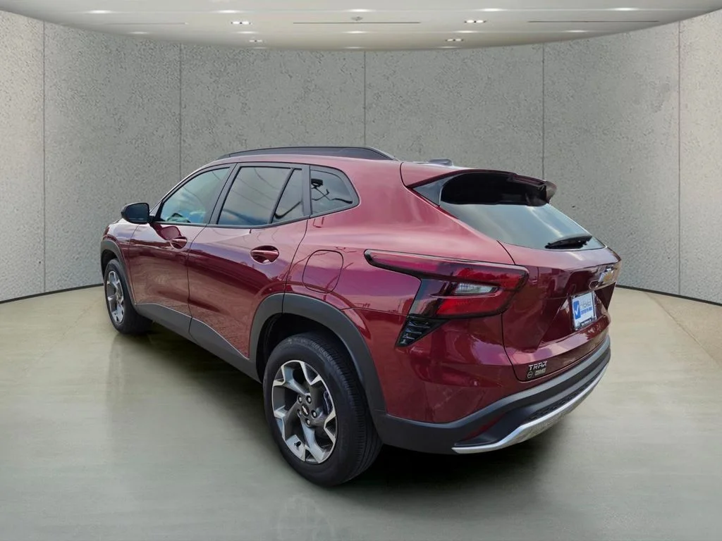 Used 2025 Red Chevrolet LT image 3