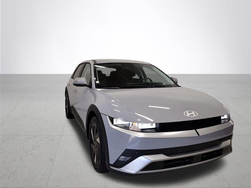 New 2026 Cyber Gray Hyundai SEL image 4