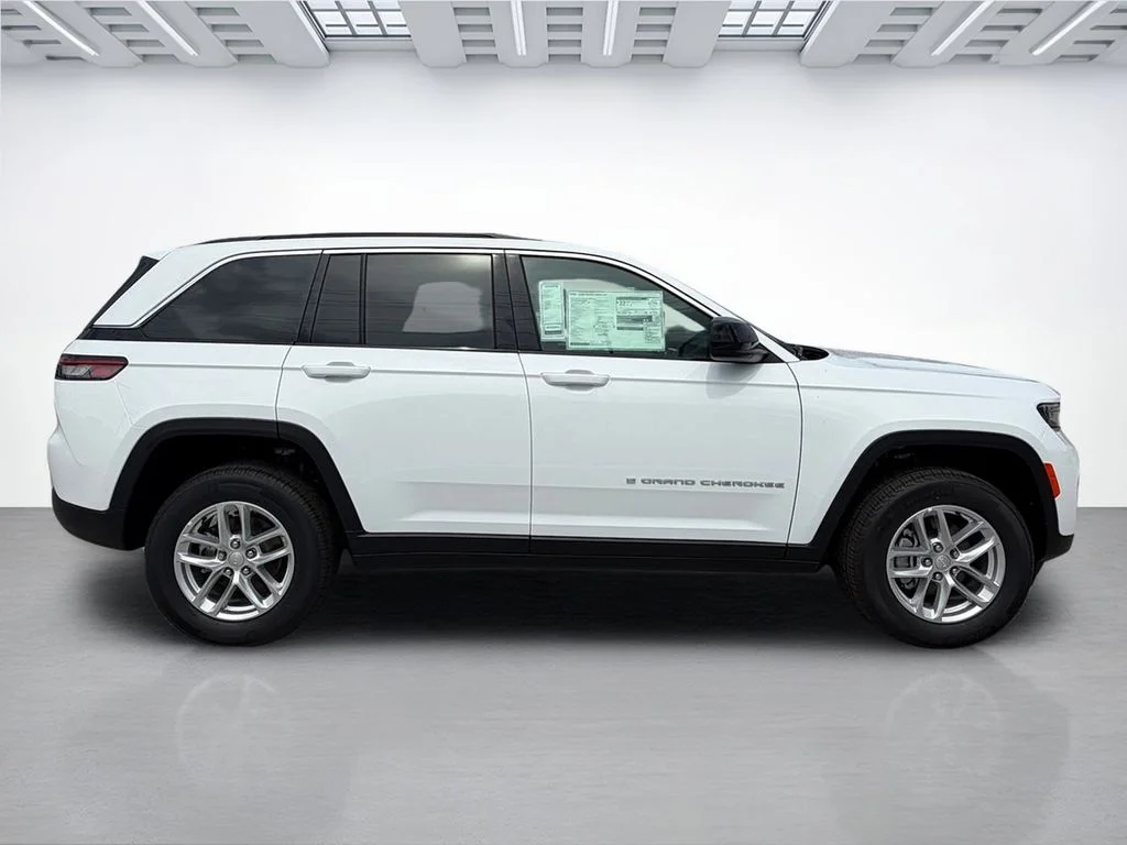 New 2026 Bright White Clearcoat Jeep Altitude image 2