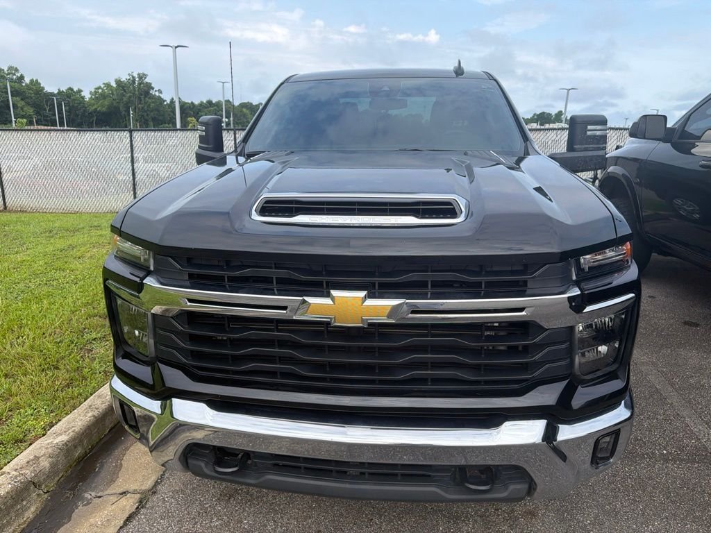 Used 2025 Black Chevrolet LT image 5