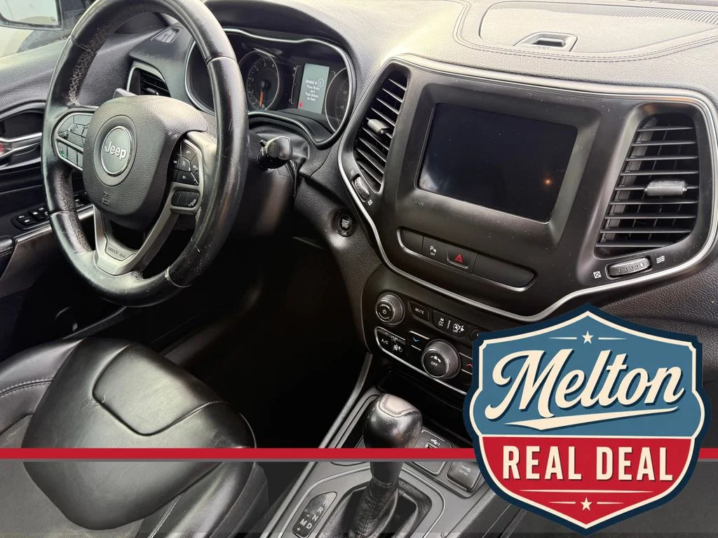 Used 2019 Silver Jeep Latitude Plus image 11