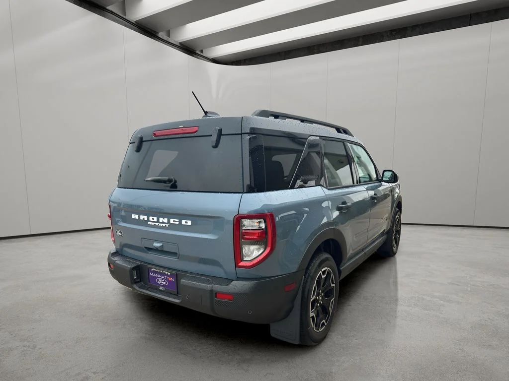 New 2026 Azure Gray Metallic Tri-Coat Ford Outer Banks® image 5