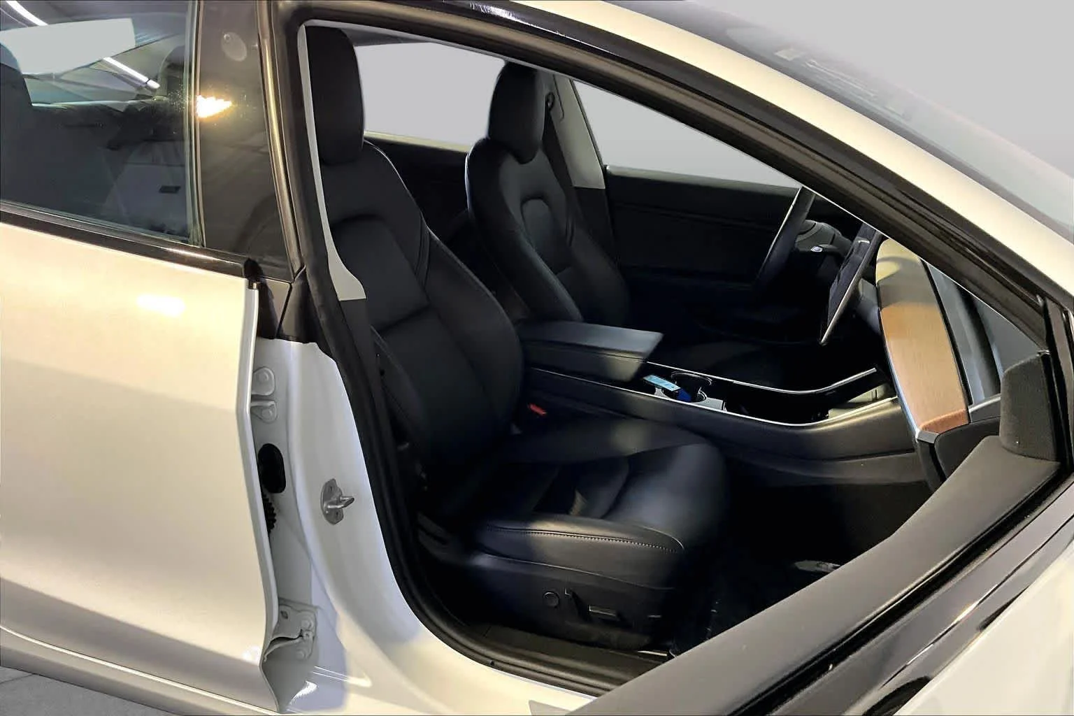 Used 2018 Pearl White Multi-Coat Tesla Long Range Battery image 7