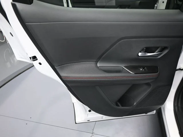 2025 Nissan Kicks SR - Photo 10