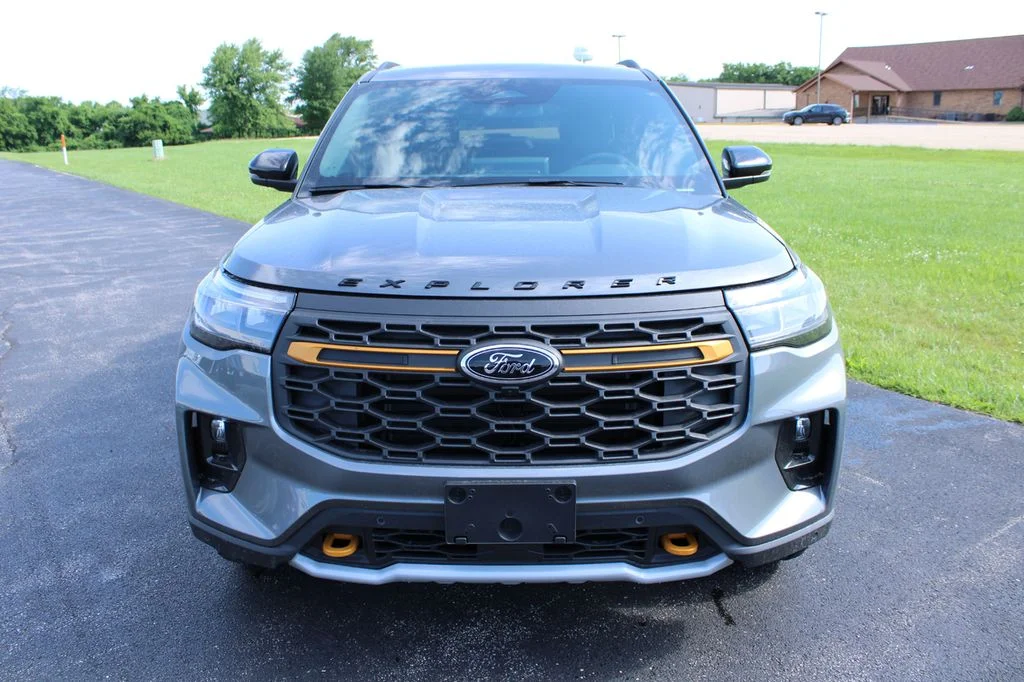 New 2026 Carbonized Gray Metallic Ford Tremor® image 2