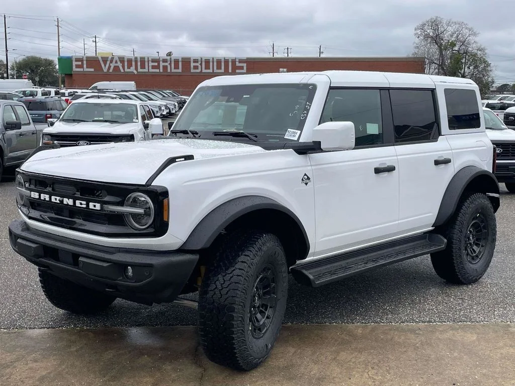 New 2026 White Ford Outer Banks image 7