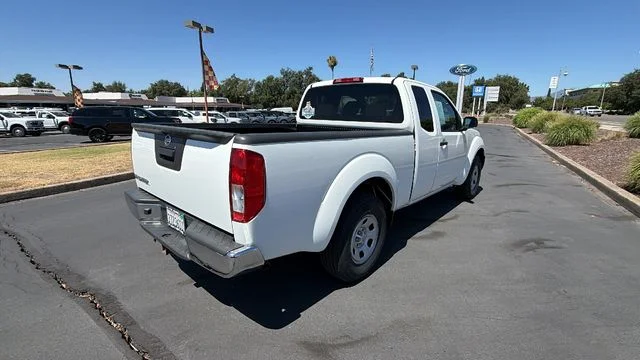 Used 2015 White Nissan S image 4