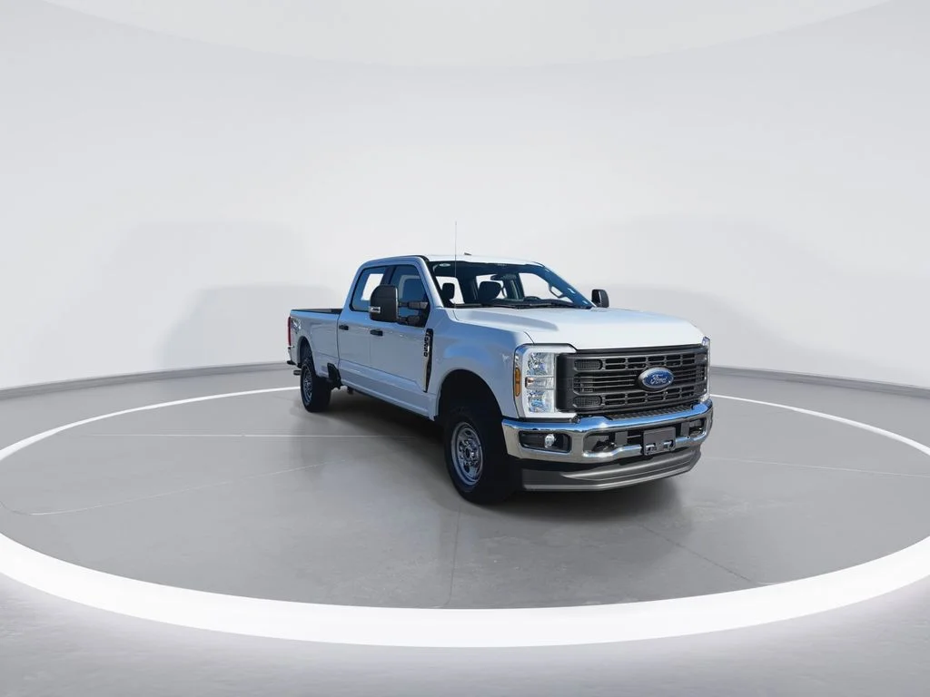 Used 2024 White Ford XL image 3