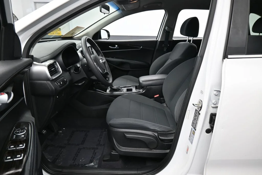 Used 2020 Snow White Pearl Kia LX image 11