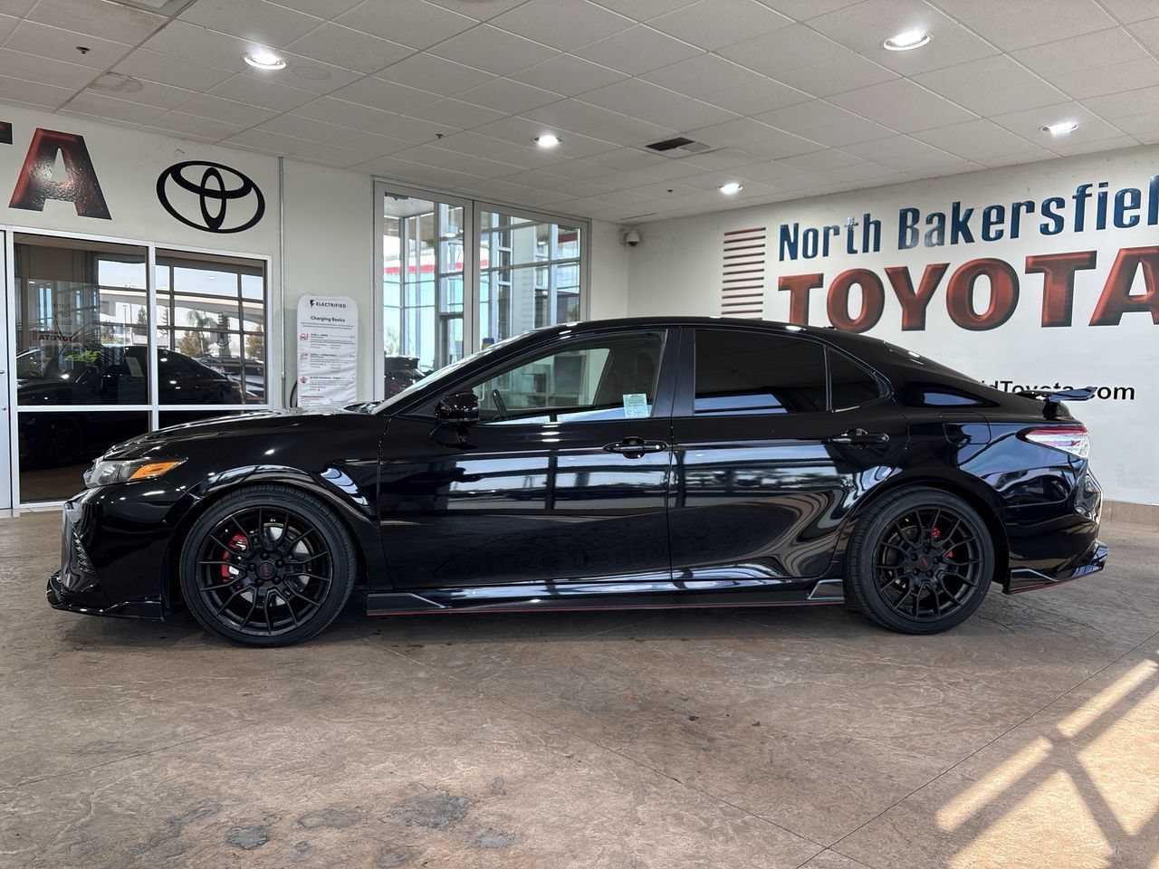 Used 2020 Midnight Black Metallic Toyota XSE V6 image 7