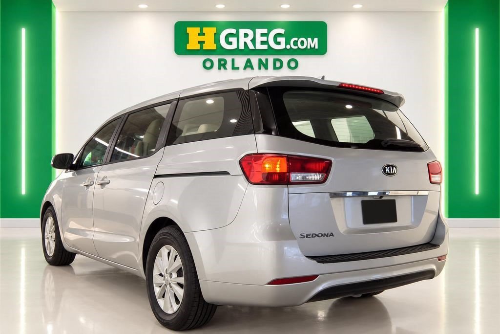 Used 2018 Silky Silver Kia L image 2