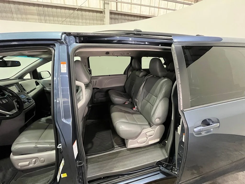 Used 2015 Blue Toyota LE image 18