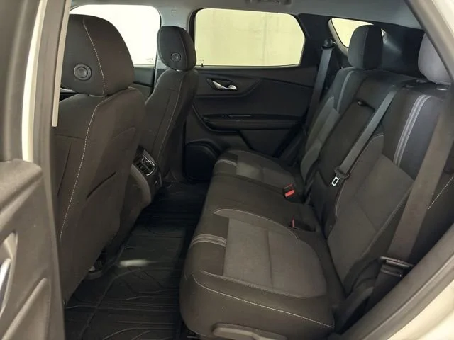 Used 2024 Summit White Chevrolet 2LT image 32