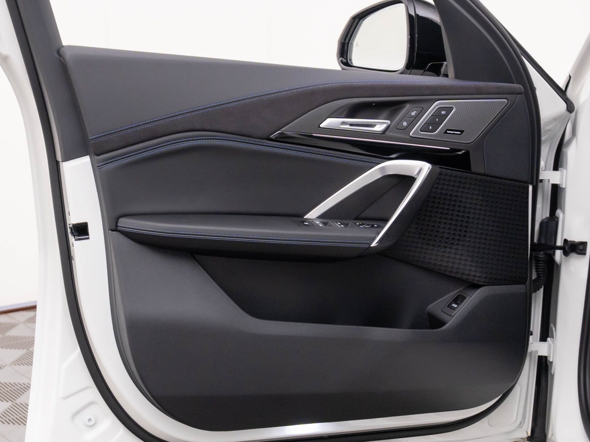 New 2026 Alpine White BMW xDrive28i image 13