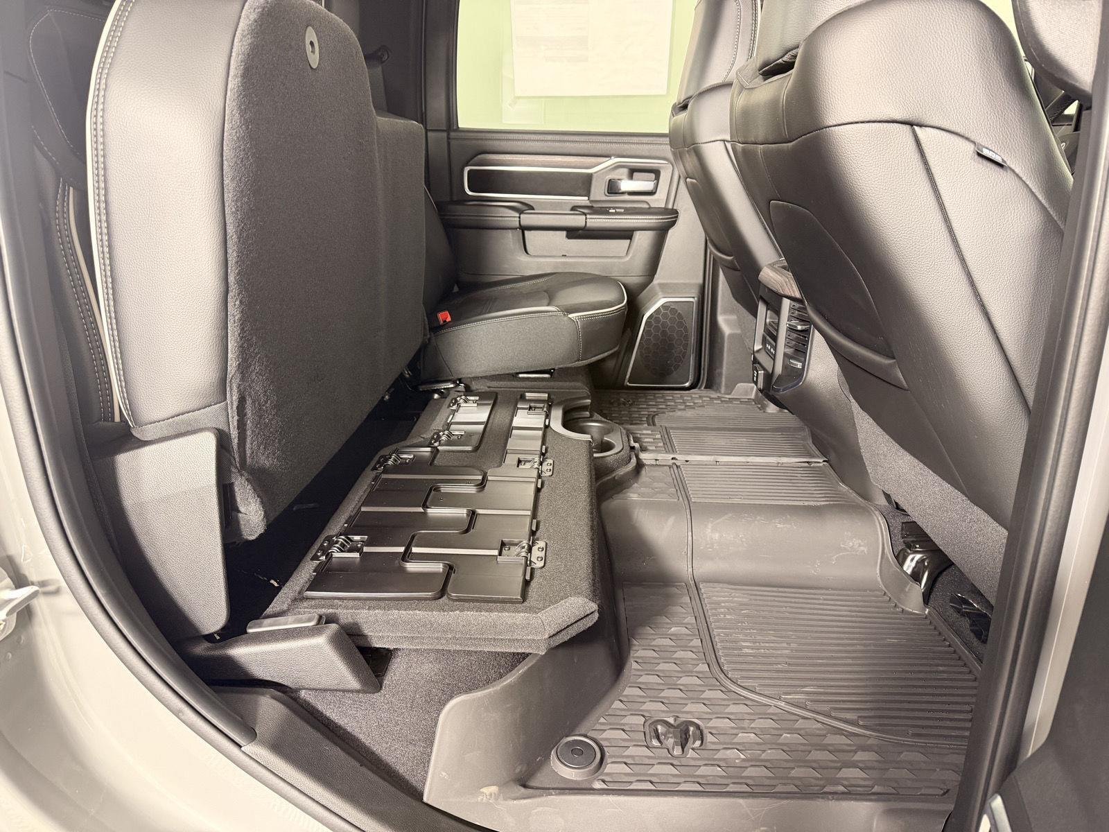 2026 RAM 3500 Laramie - Photo 19