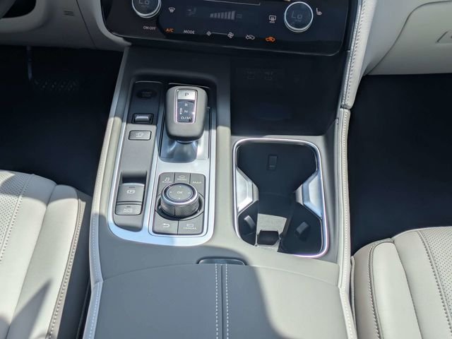 New 2027 RADIANT WHITE INFINITI Pure FWD image 19