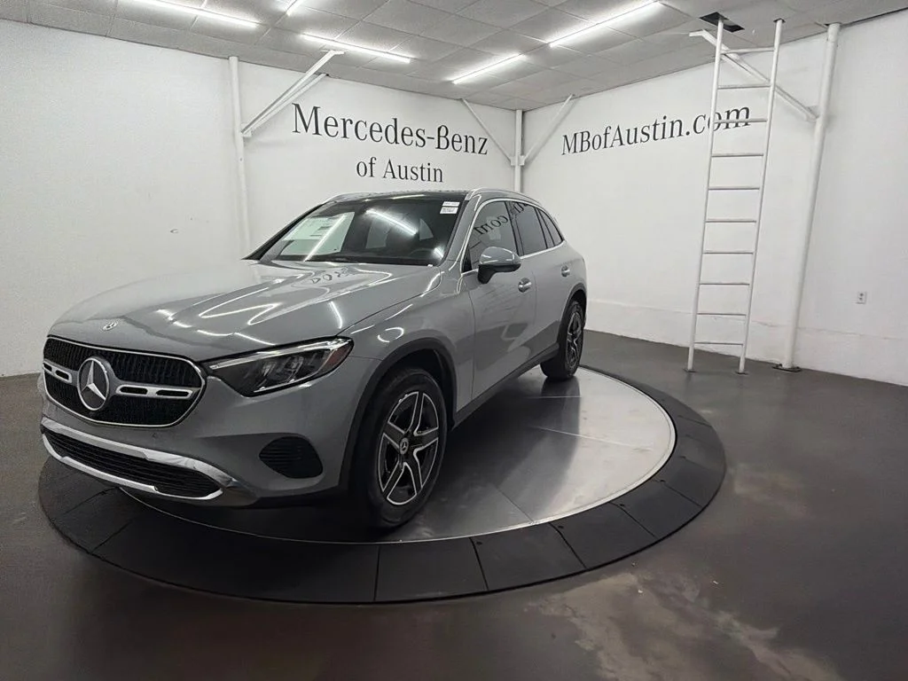 New 2027 White Mercedes-Benz GLC 300 image 3