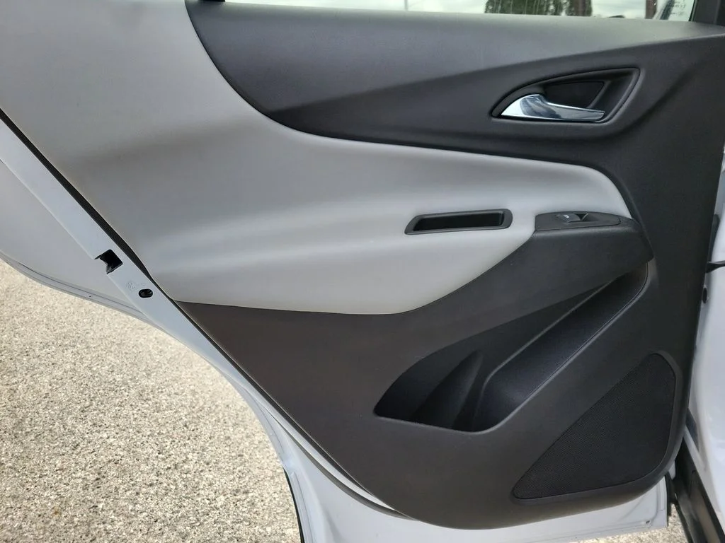 Used 2022 White Chevrolet LT image 9