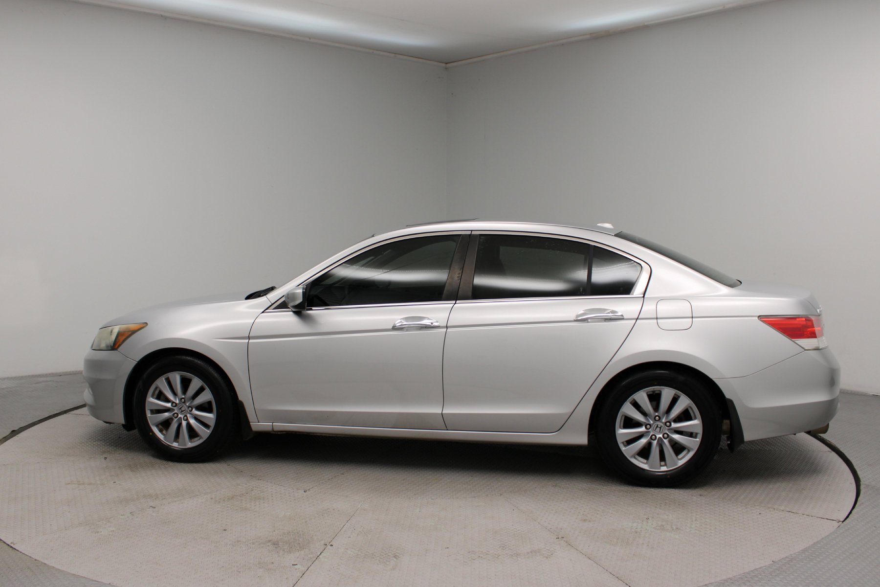 Used 2011 Alabaster Silver Metallic Honda 3.5 EX-L 4dr V6 Auto image 34