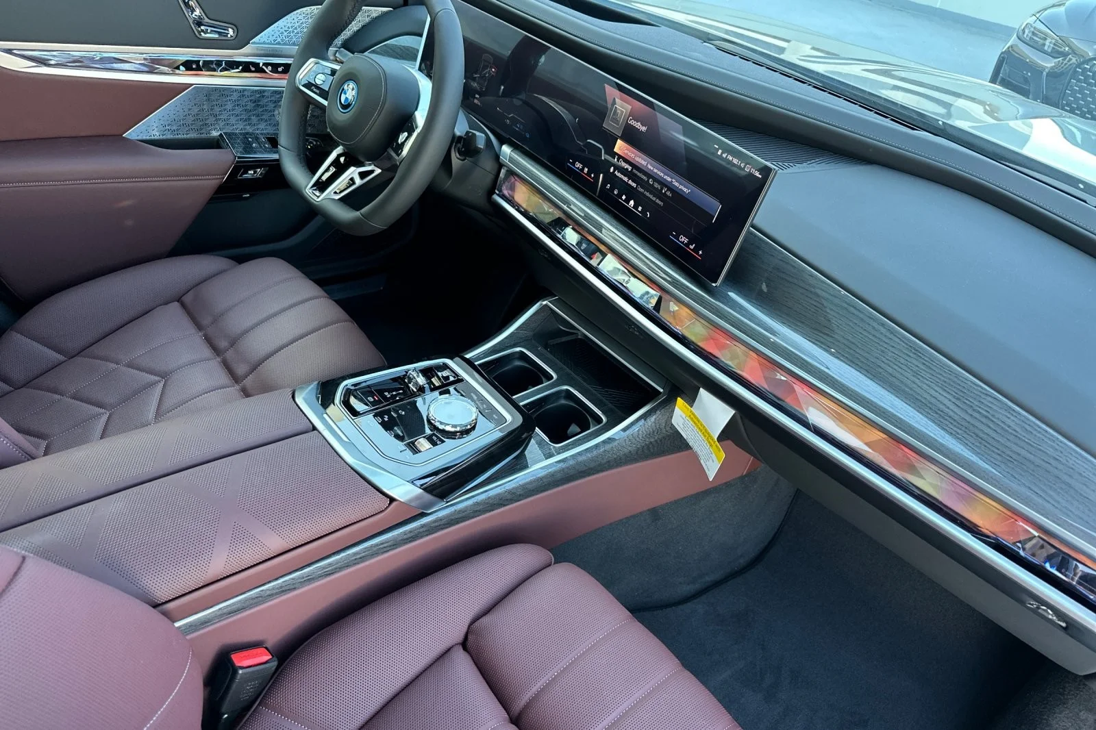 New 2026 Oxide Grey Metallic BMW 750e xDrive image 14