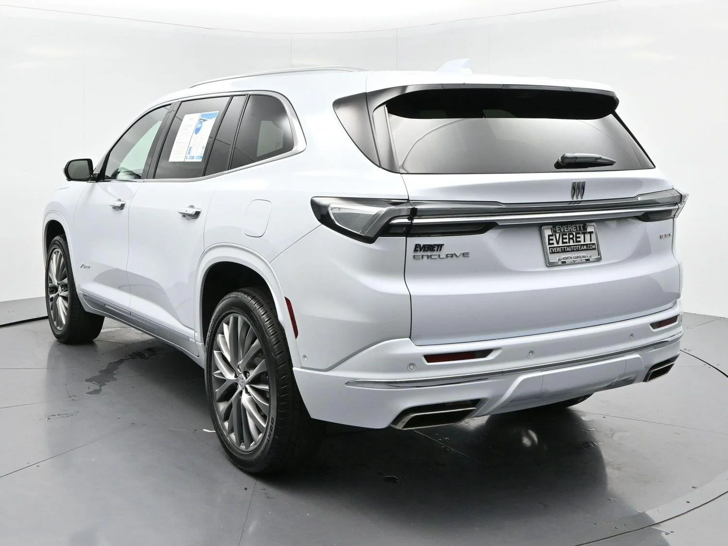 Used 2026 Iridescent White Tricoat Buick Avenir image 6