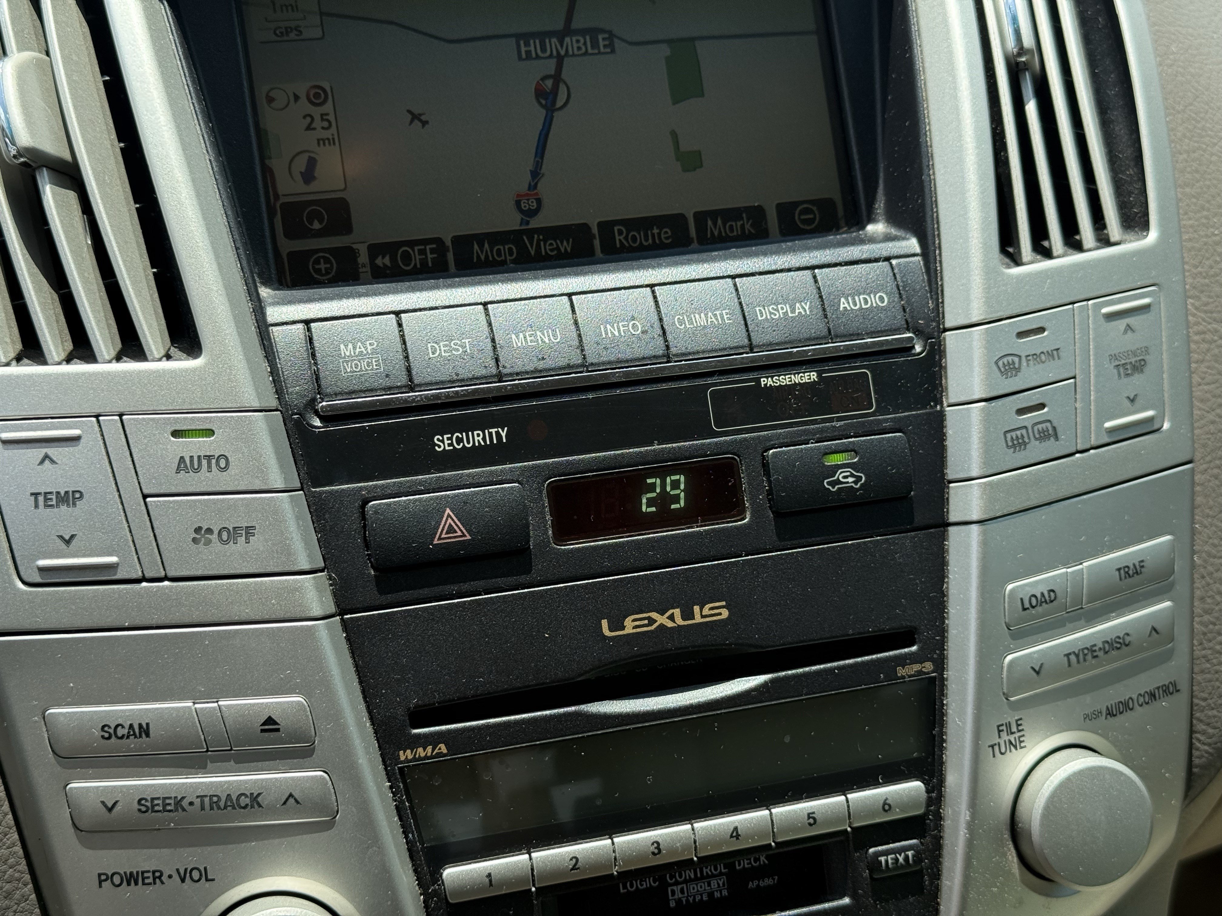 Used 2008 White Lexus  image 21
