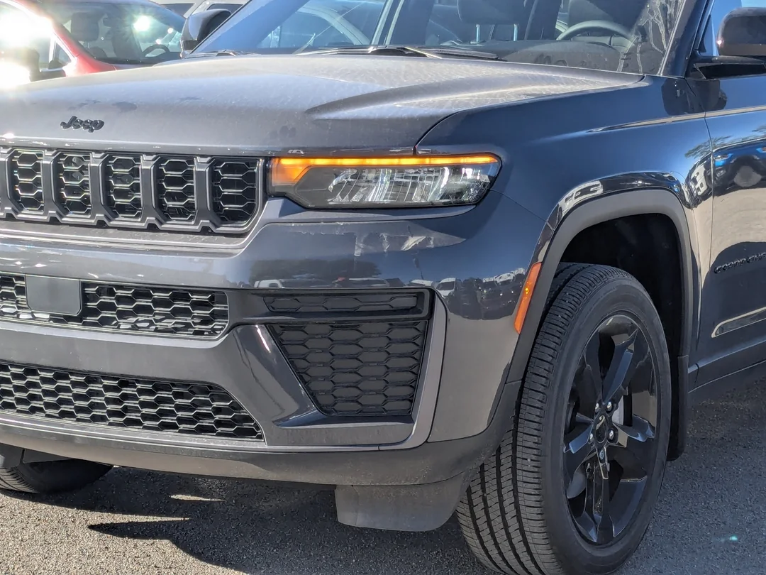 New 2026 Grey Jeep Altitude - - 4x4 - 20 Gloss Black Wheels - Remote Start - Capri Leatherette & More! image 10