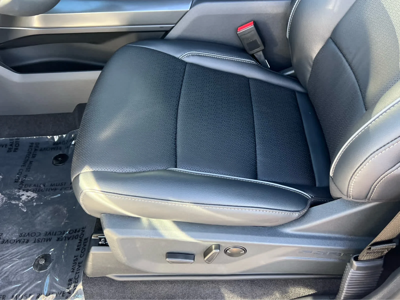 New 2026 Star White Metallic Tri-Coat Ford Lariat® image 26