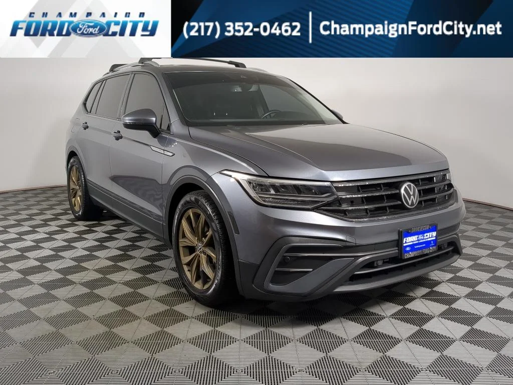 Used 2022 Platinum Gray Metallic Volkswagen SE image 1