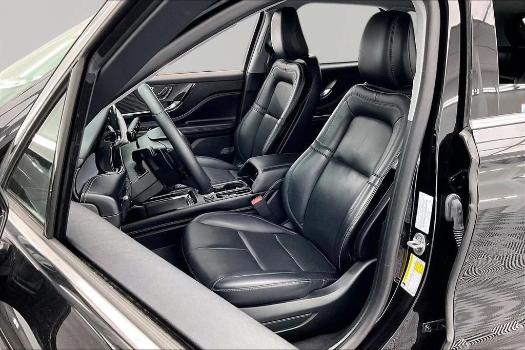 Used 2022 Black Metallic Lincoln Standard image 25