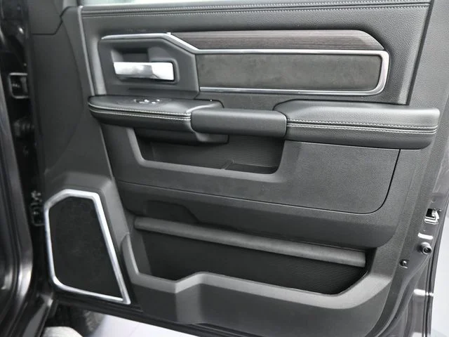 New 2026 Granite Crystal Metallic Clear-Coat Exterior Paint RAM Laramie image 22