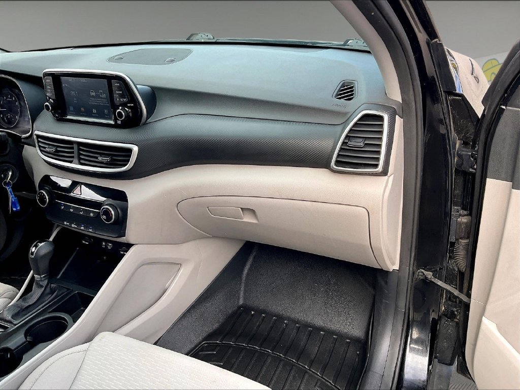 Used 2019 Black Noir Pearl Hyundai SE image 12