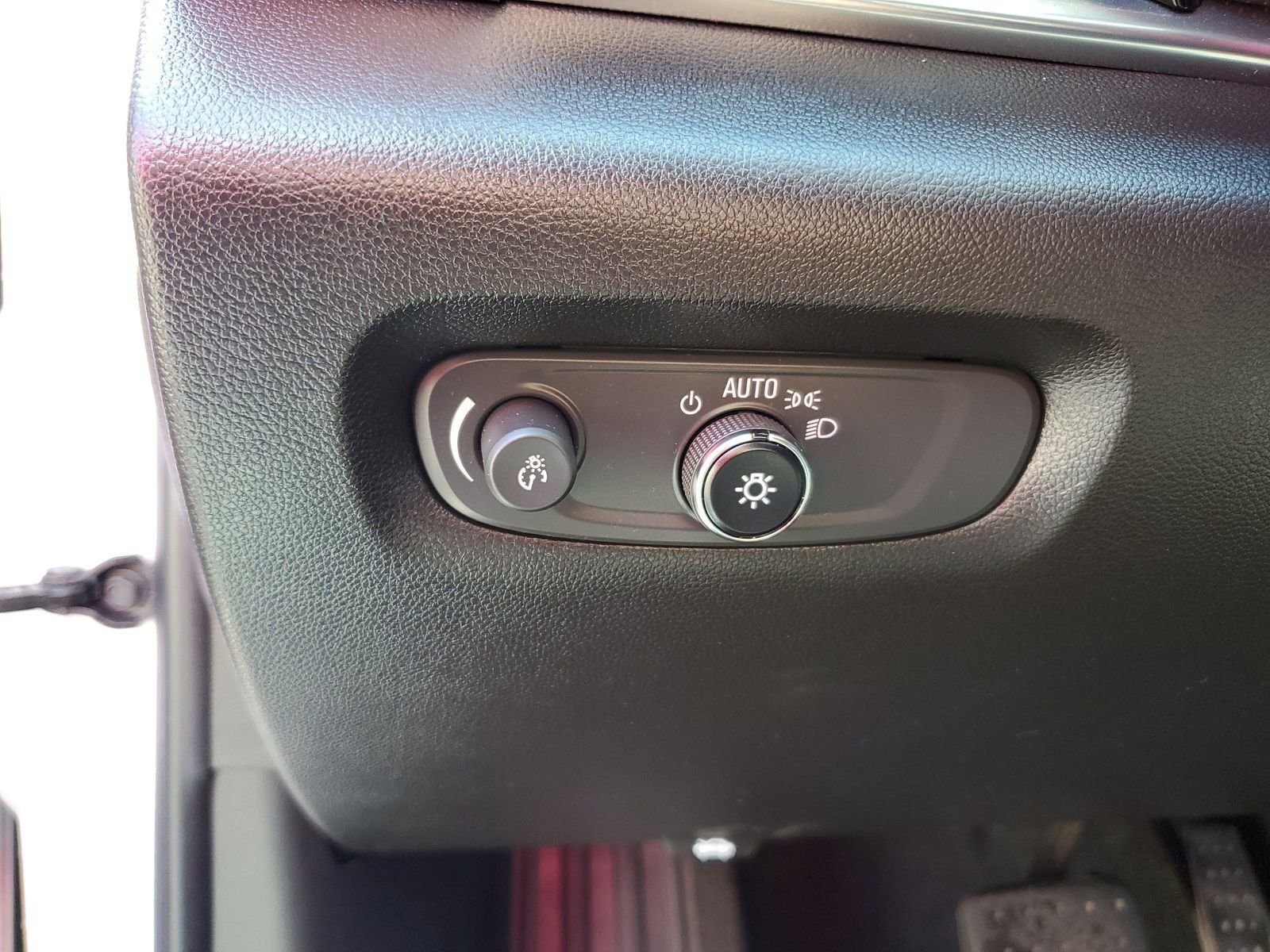 Used 2023 White Chevrolet Premier image 20