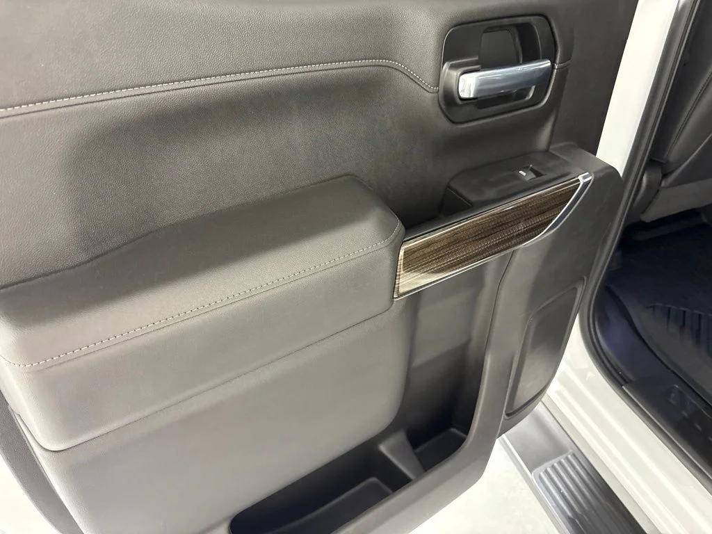 Used 2021 White Chevrolet LT Trail Boss image 31