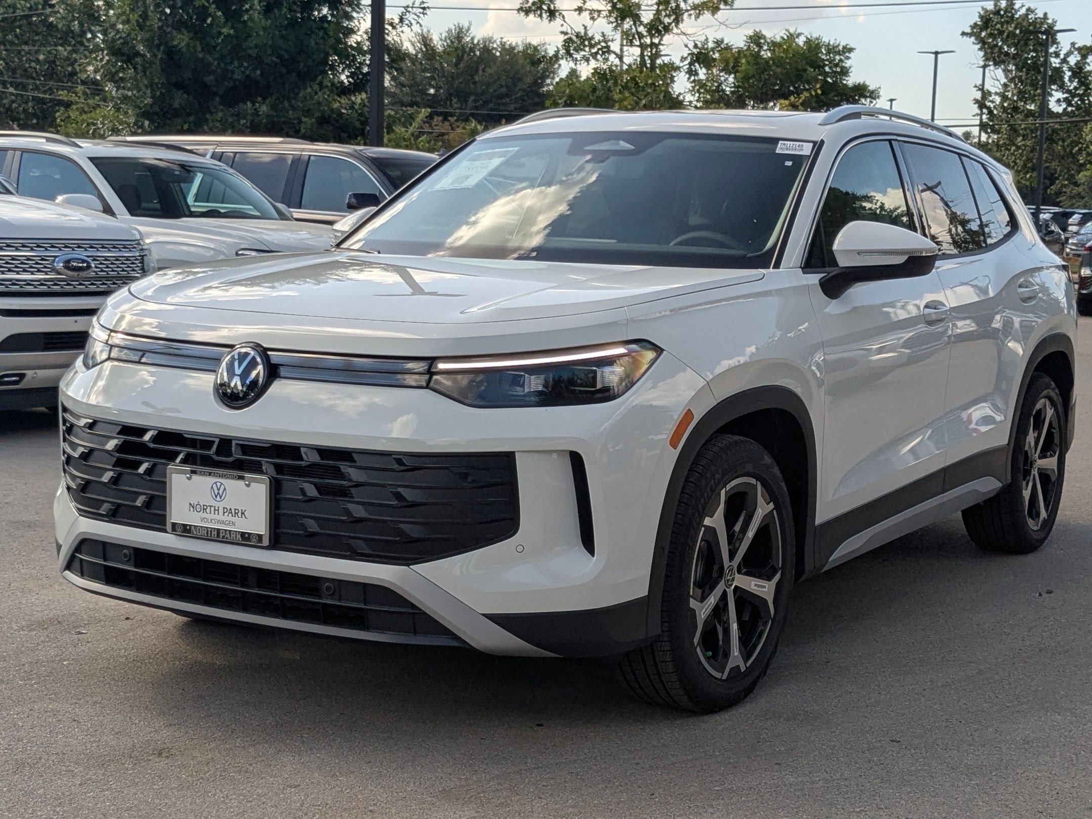 New 2026 Pure White Volkswagen SE image 4