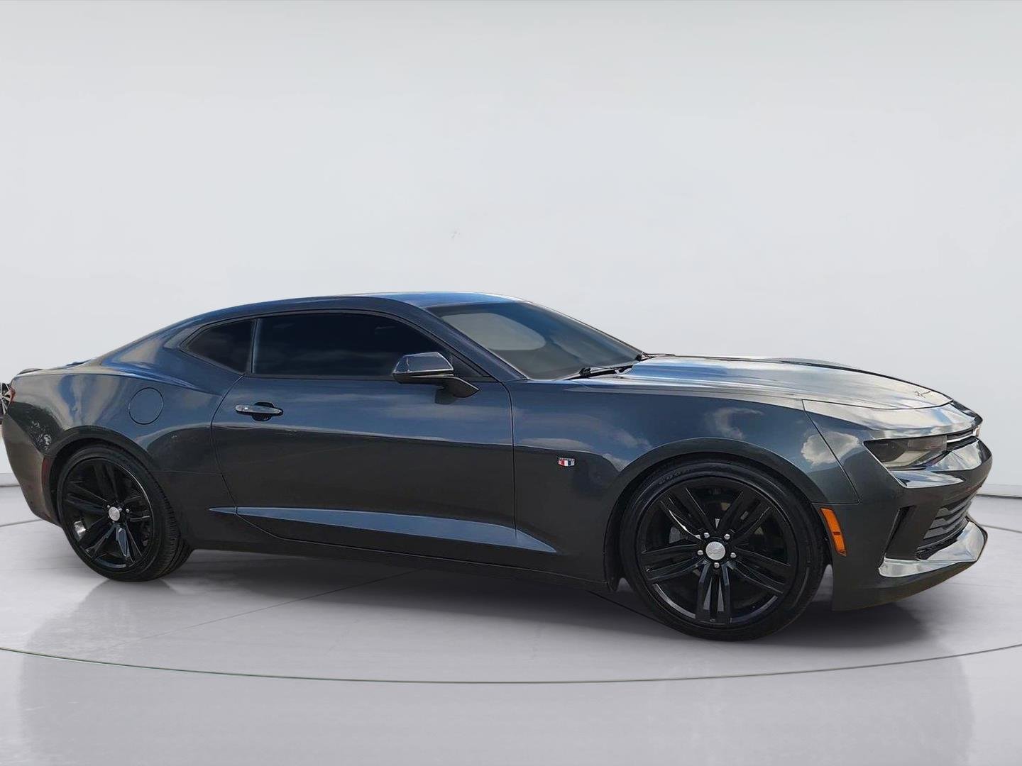 2018 Chevrolet Camaro photo 2 of 31