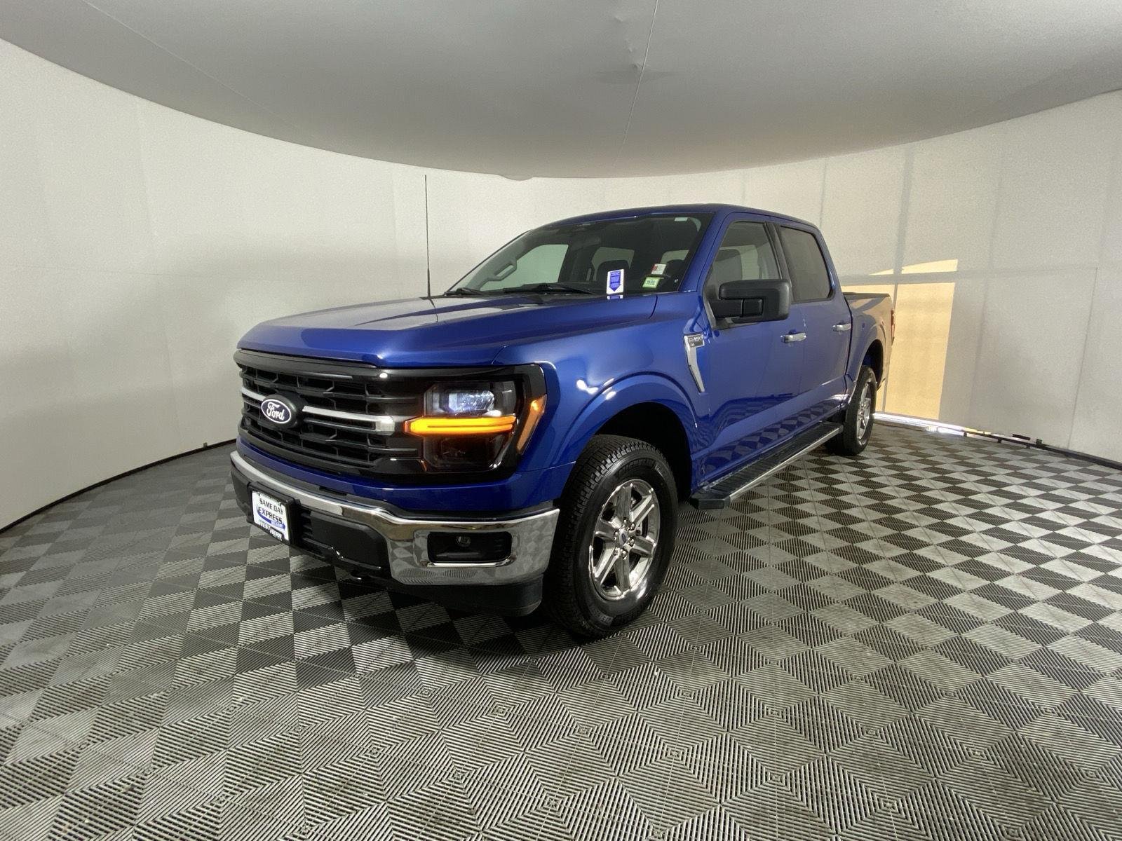 Used 2025 Atlas Blue Ford XLT image 3