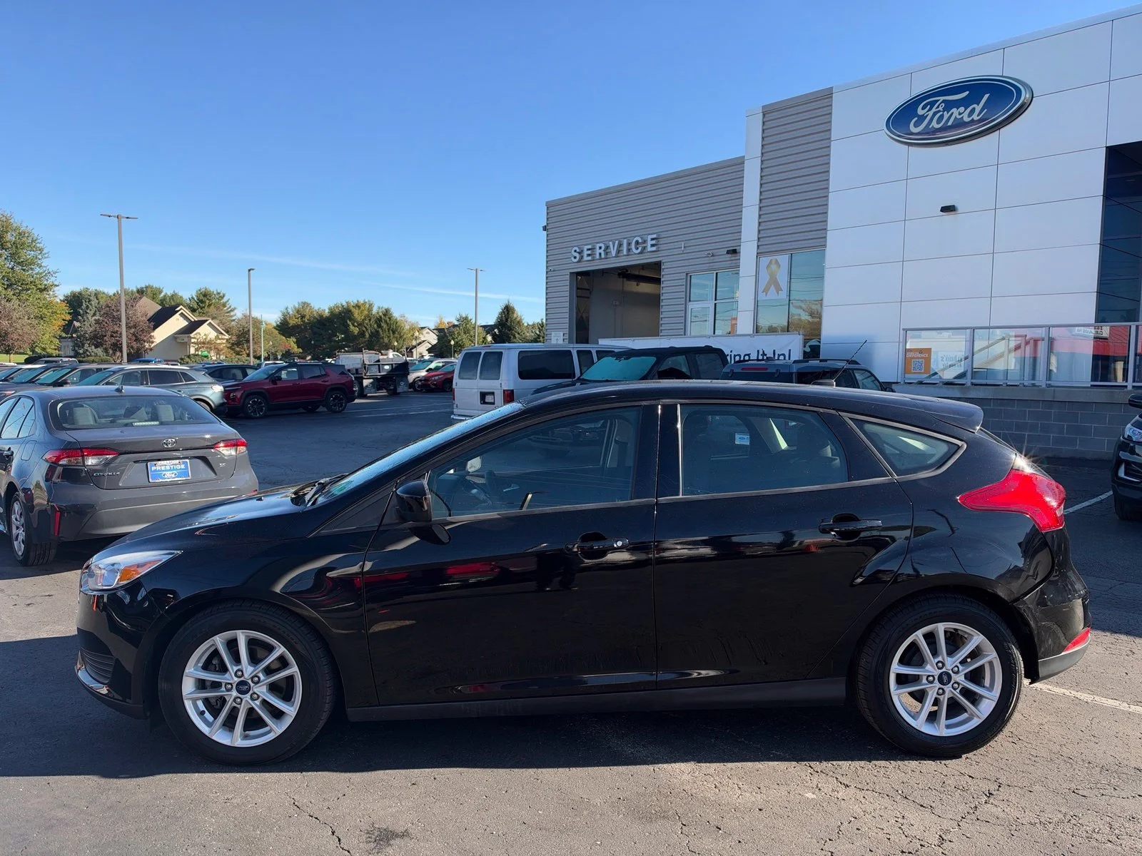 Used 2018 Ford Focus SE with VIN 1FADP3K21JL308846 for sale in Columbiana, OH