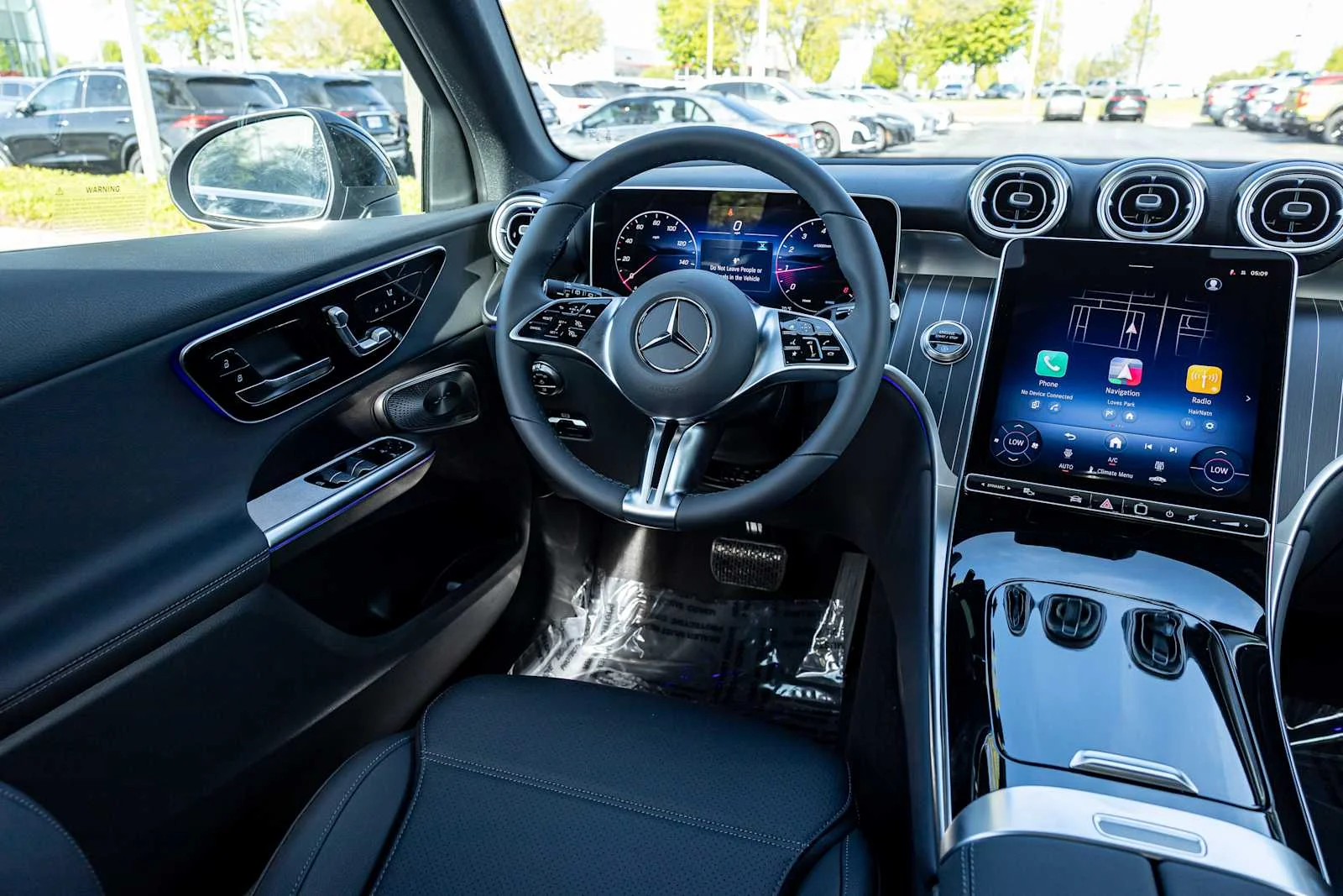 New 2026 BLACK Mercedes-Benz GLC 300 image 7