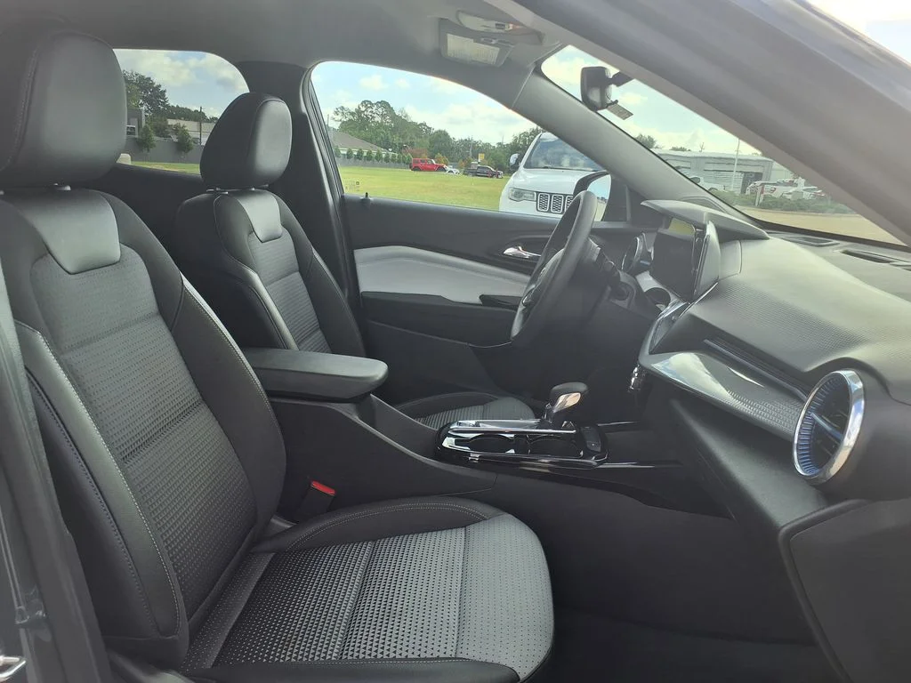 Used 2025 Gray Chevrolet LT image 23