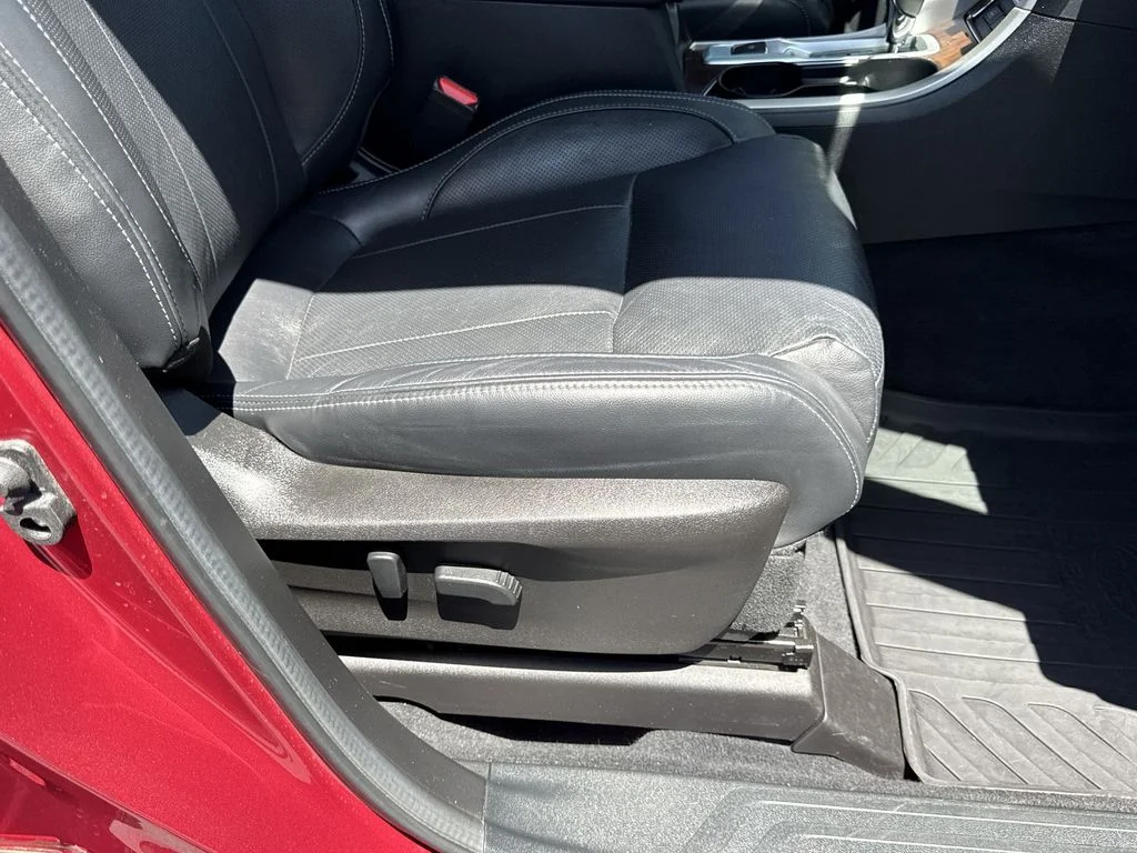 Used 2022 Red Subaru Touring image 29