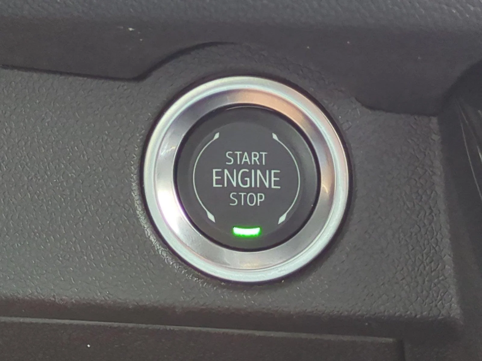 Used 2024 Summit White Chevrolet FWD LT image 31