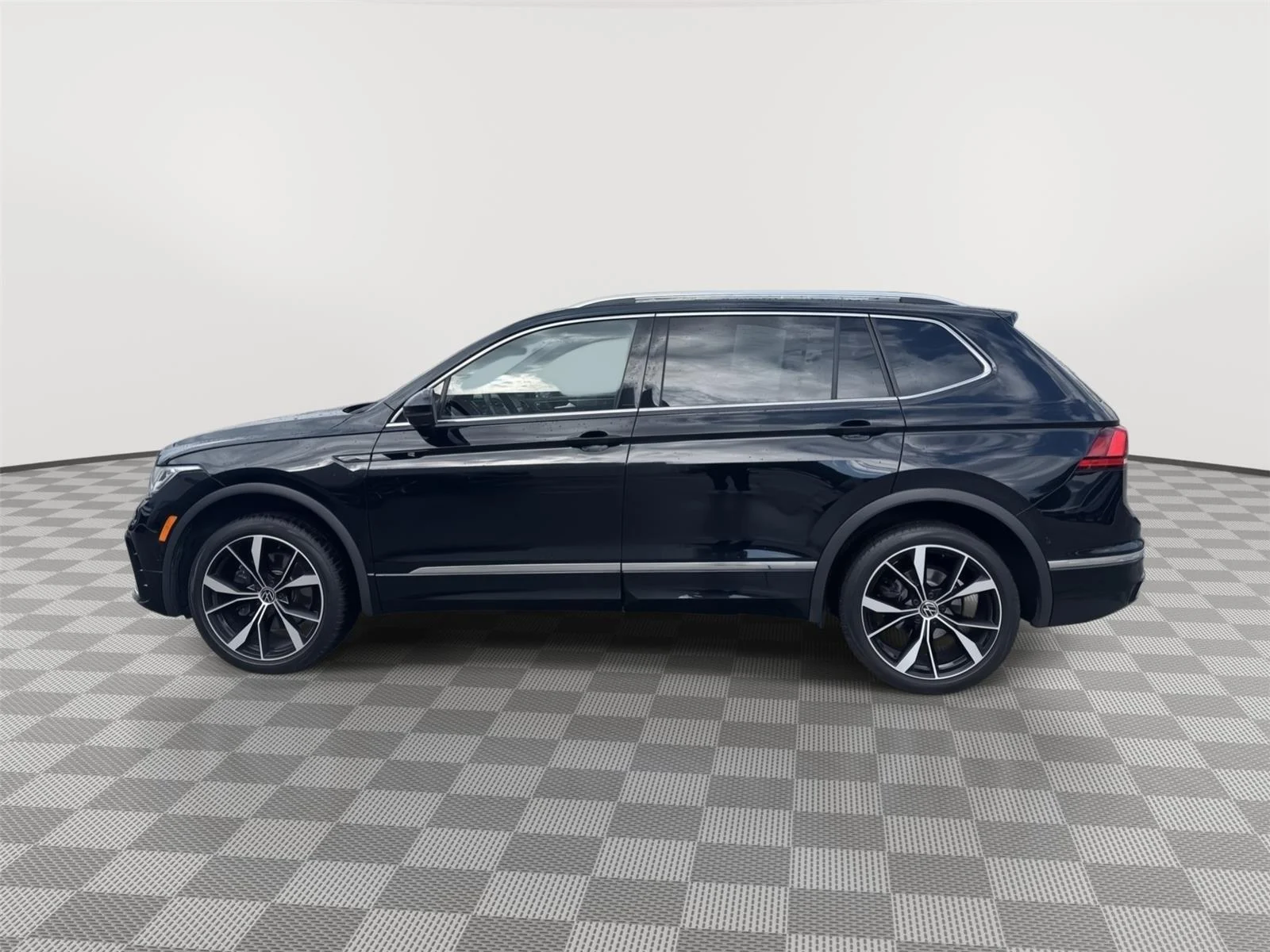 Certified Used 2024 BLACK Volkswagen SEL R-Line image 3