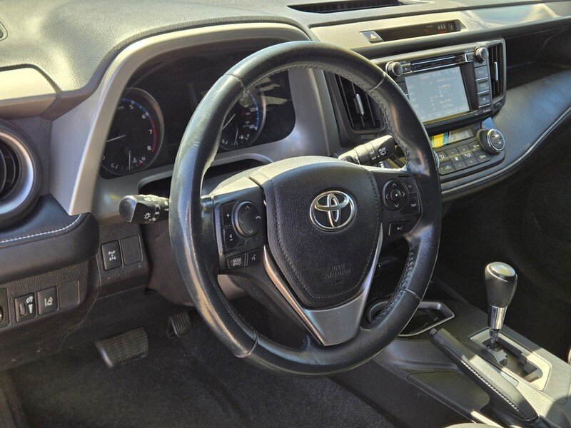 2018 Toyota RAV4 XLE - Photo 18