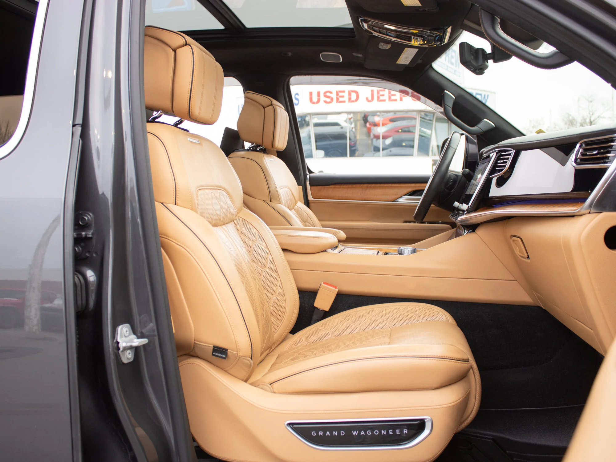 Used 2022 Grey Jeep Series III* 4x4, Massaging Heated/Ventilated Seats, Rear-Seat Entertainment Group, Panoramic Roof image 22