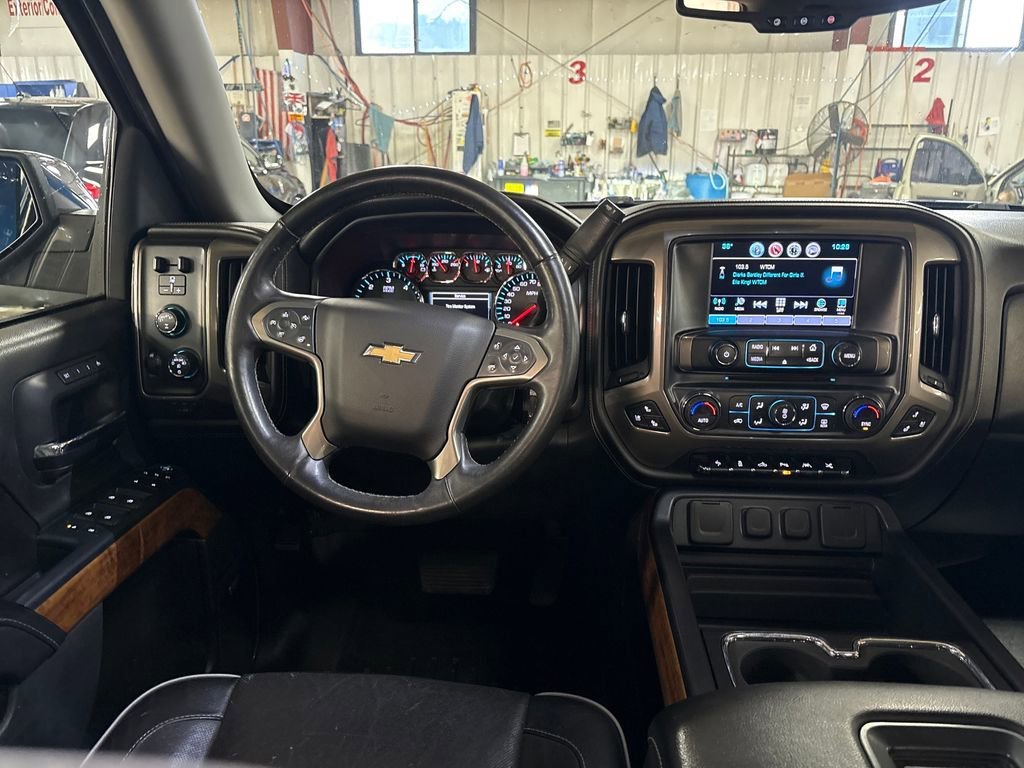 Used 2017 DEEP OCEAN BLUE METALLIC Chevrolet High Country image 17