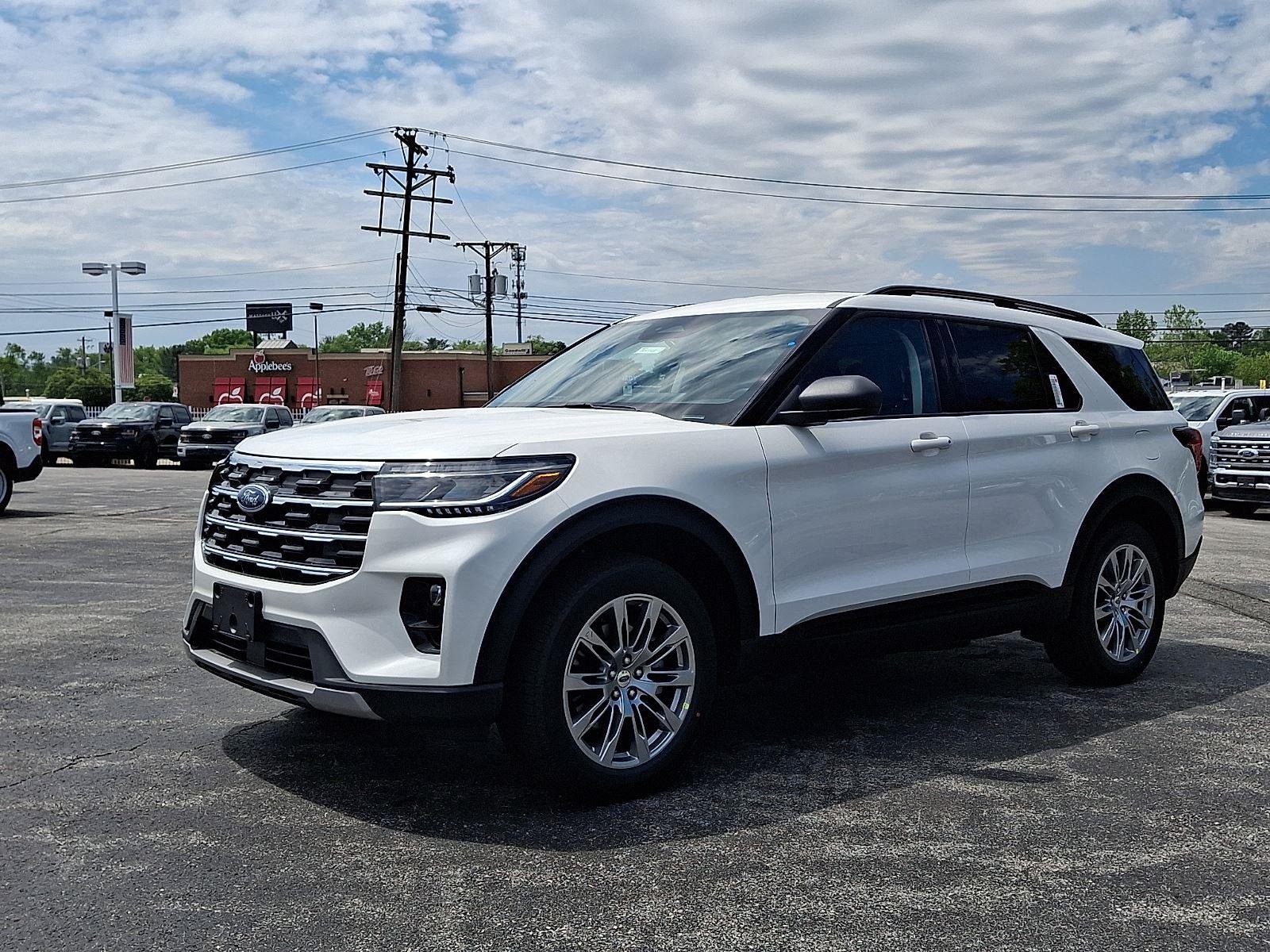 New 2026 Star White Metallic Tri-Coat Ford Active image 2