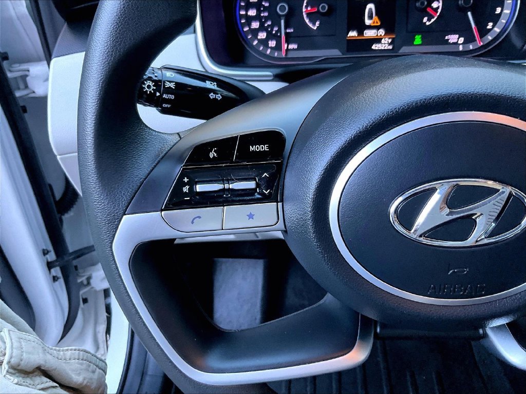 Used 2023 White Hyundai SEL image 22